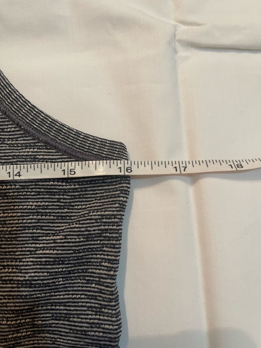 Lululemon Swiftly Tech Racerback ~size 8~ - Picture 7 of 10